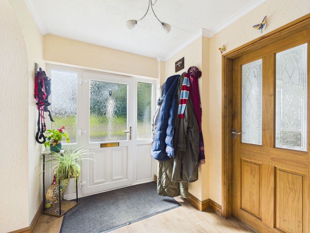 Property photo 3 of 29 Entrance