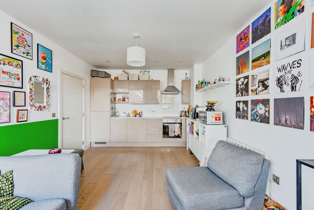 Property photo 3 of 11