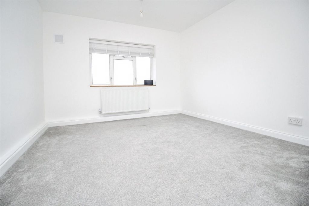 Property photo 3 of 10 Bedroom 1