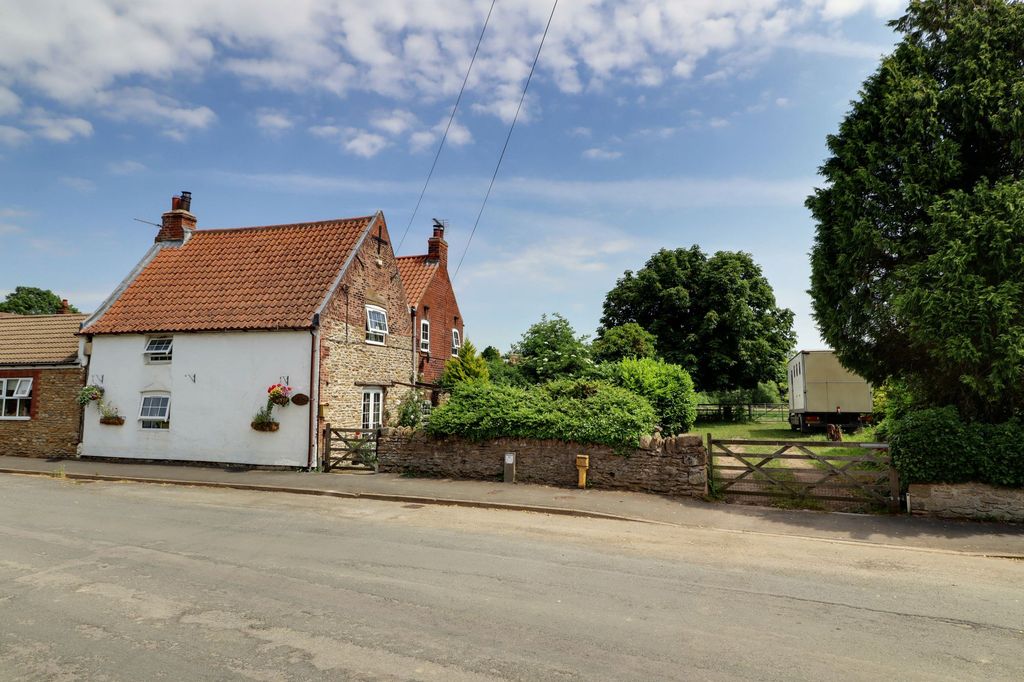 Property photo 2 of 32