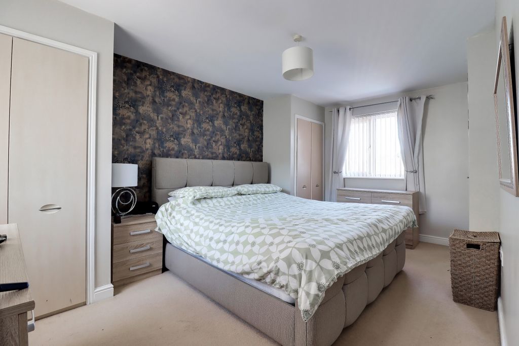 Property photo 3 of 14 Master
