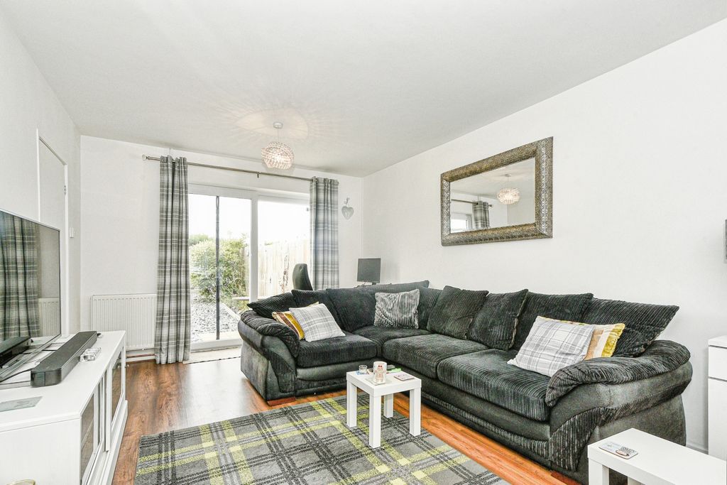 Property photo 2 of 20