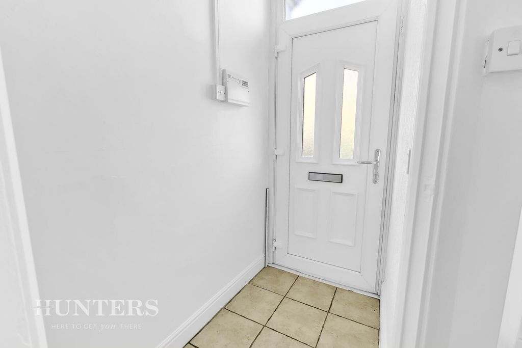 Property photo 3 of 19 Hallway