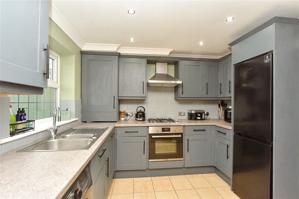 Property photo 3 of 9 Kitchen