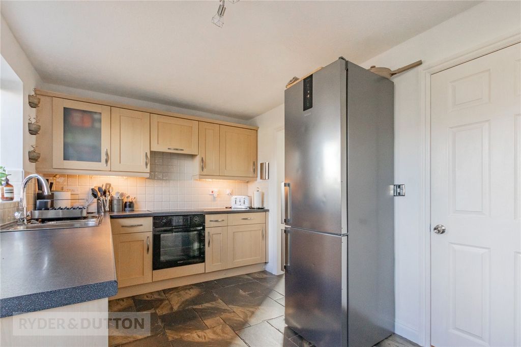 Property photo 3 of 28 Kitchen