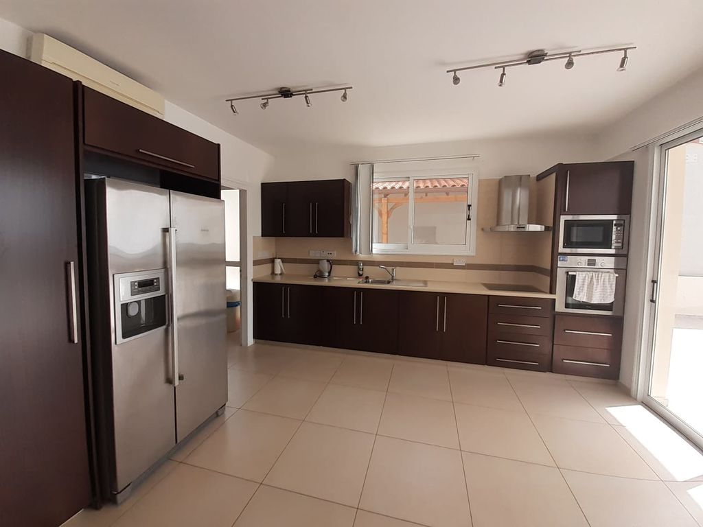 Property photo 3 of 24 Kitchen