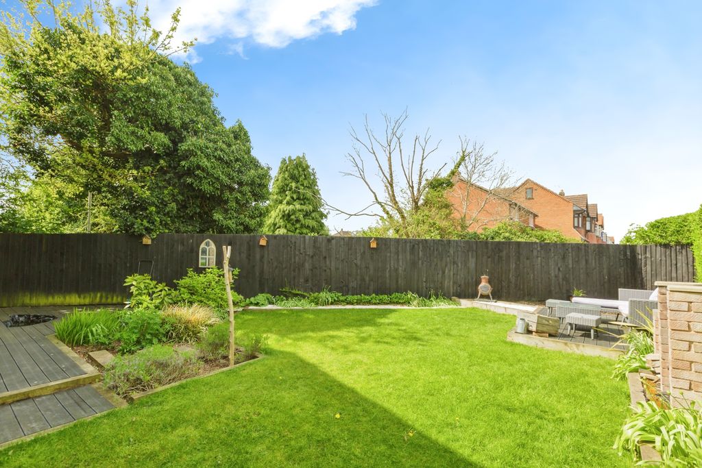 Property photo 2 of 15 Garden