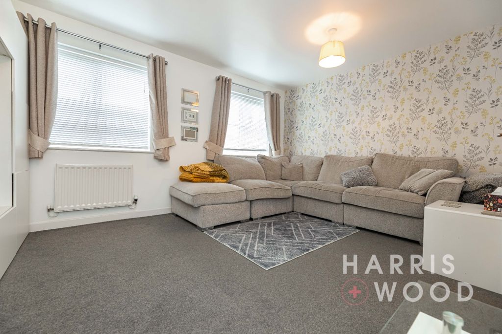 Property photo 3 of 28 4380313
