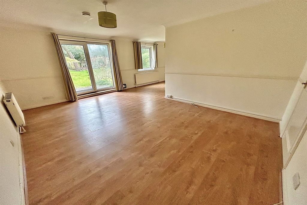 Property photo 3 of 18 Living Room