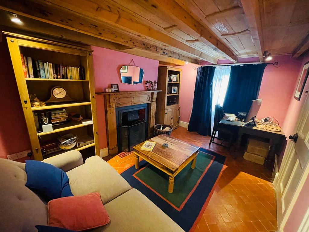 Property photo 2 of 10