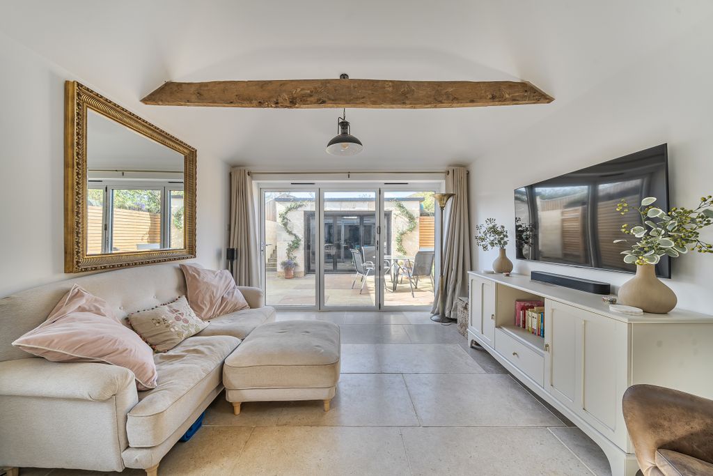 Property photo 2 of 23