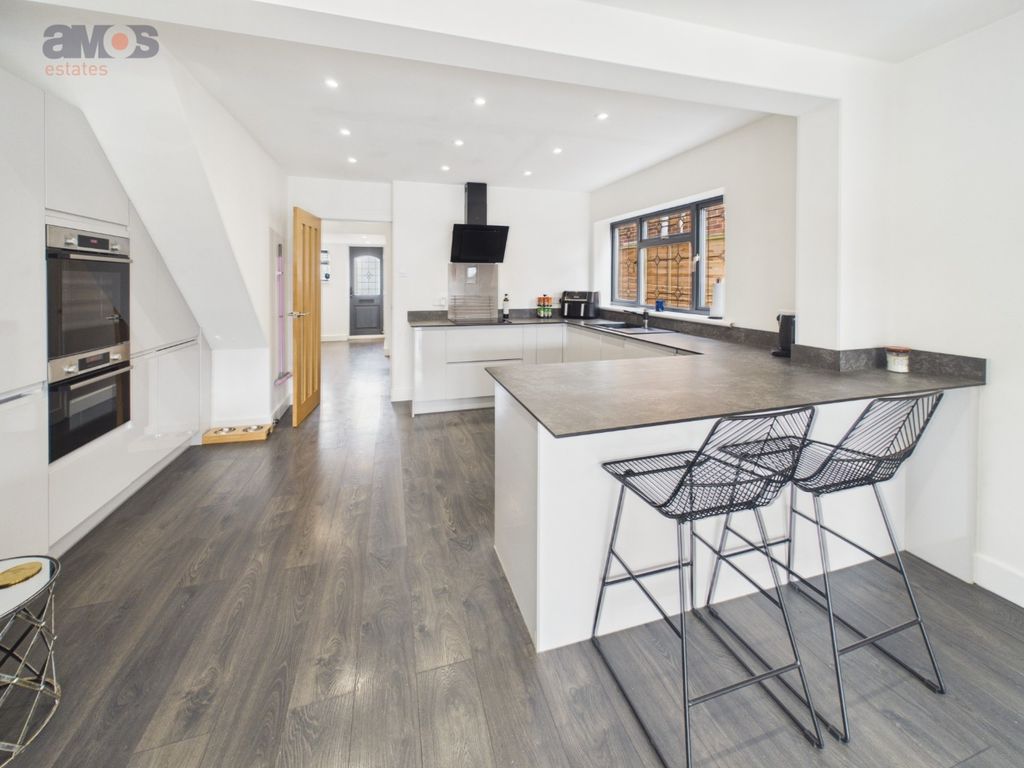 Property photo 2 of 24 5436703