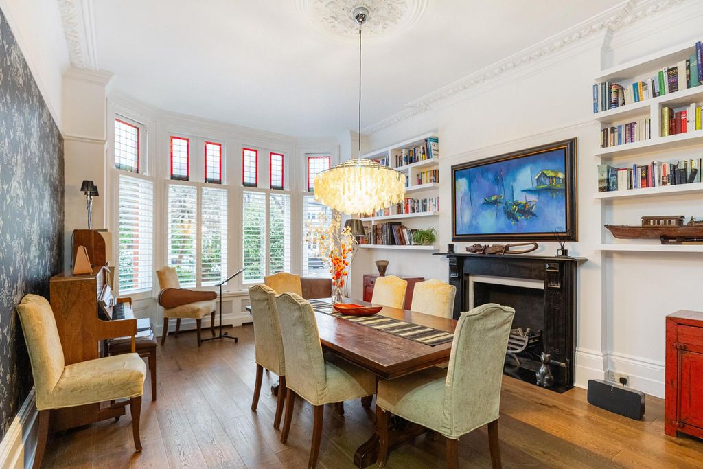 Property photo 3 of 23