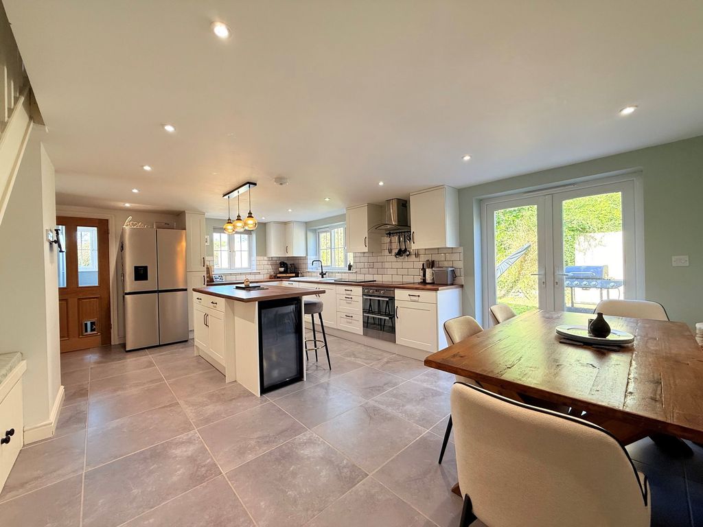 Property photo 3 of 22