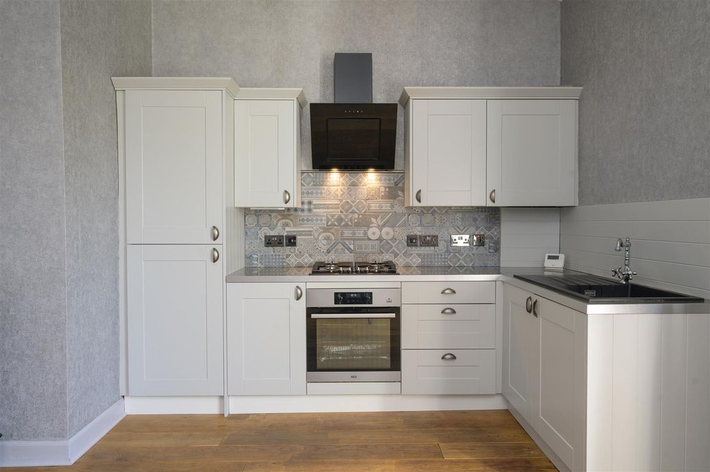 Property photo 3 of 17 Pittstreet445-27.Jpg