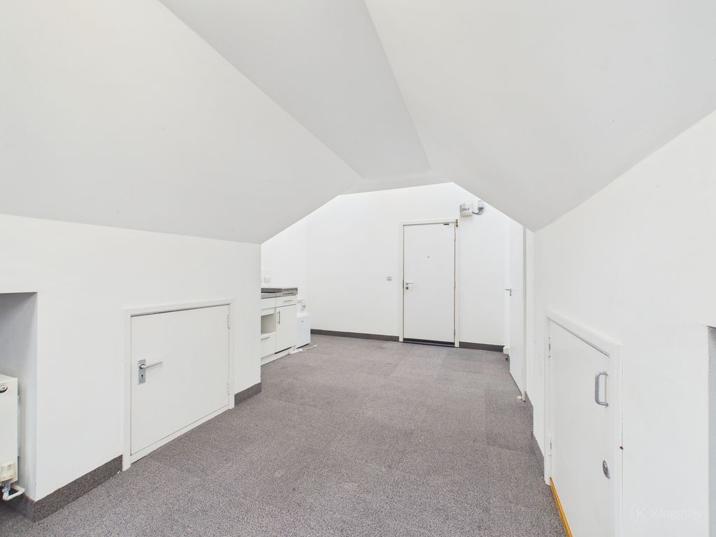 Property photo 3 of 6 Cam02136G0-Pr0529-Still003