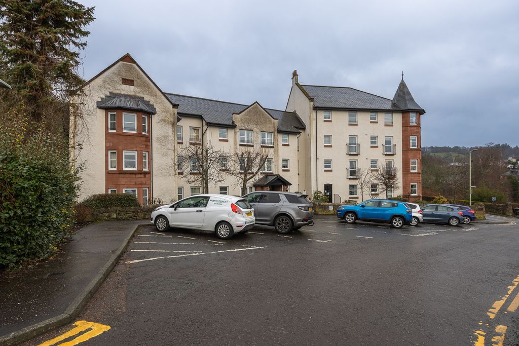 Property photo 2 of 27