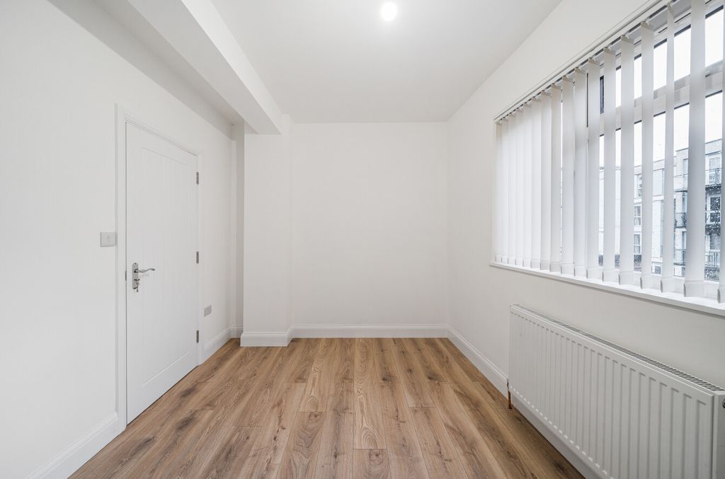 Property photo 3 of 17 1538655-4-1A17Cde...
