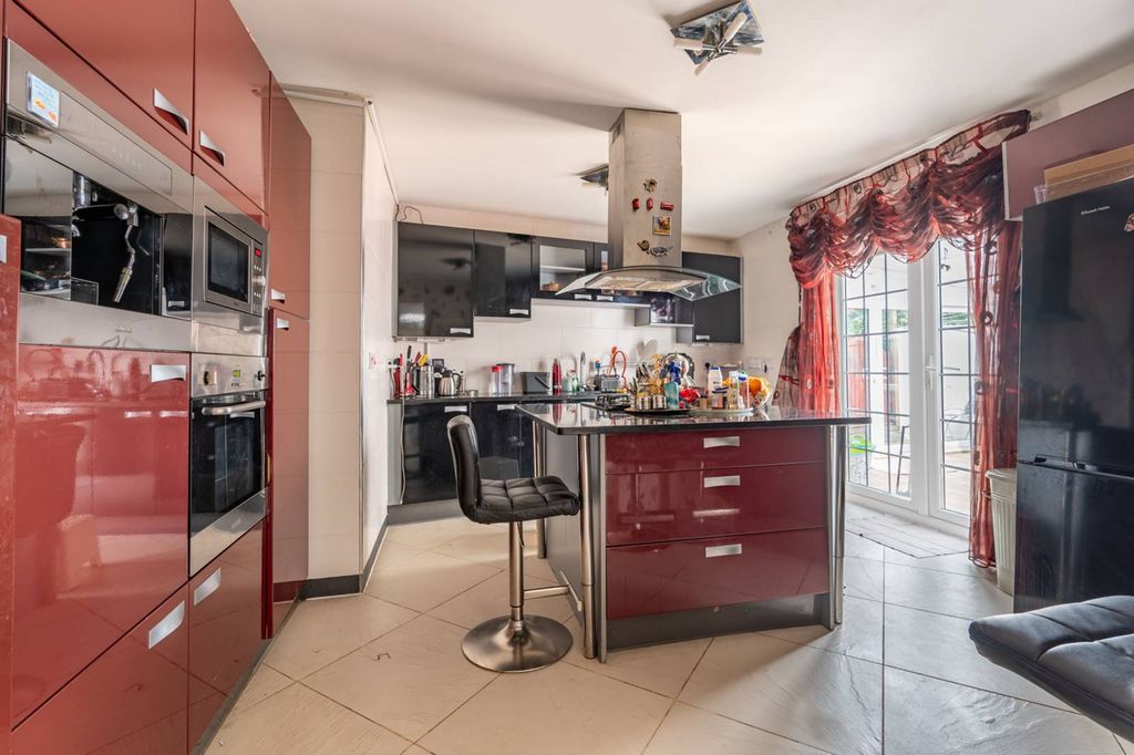 Property photo 3 of 10