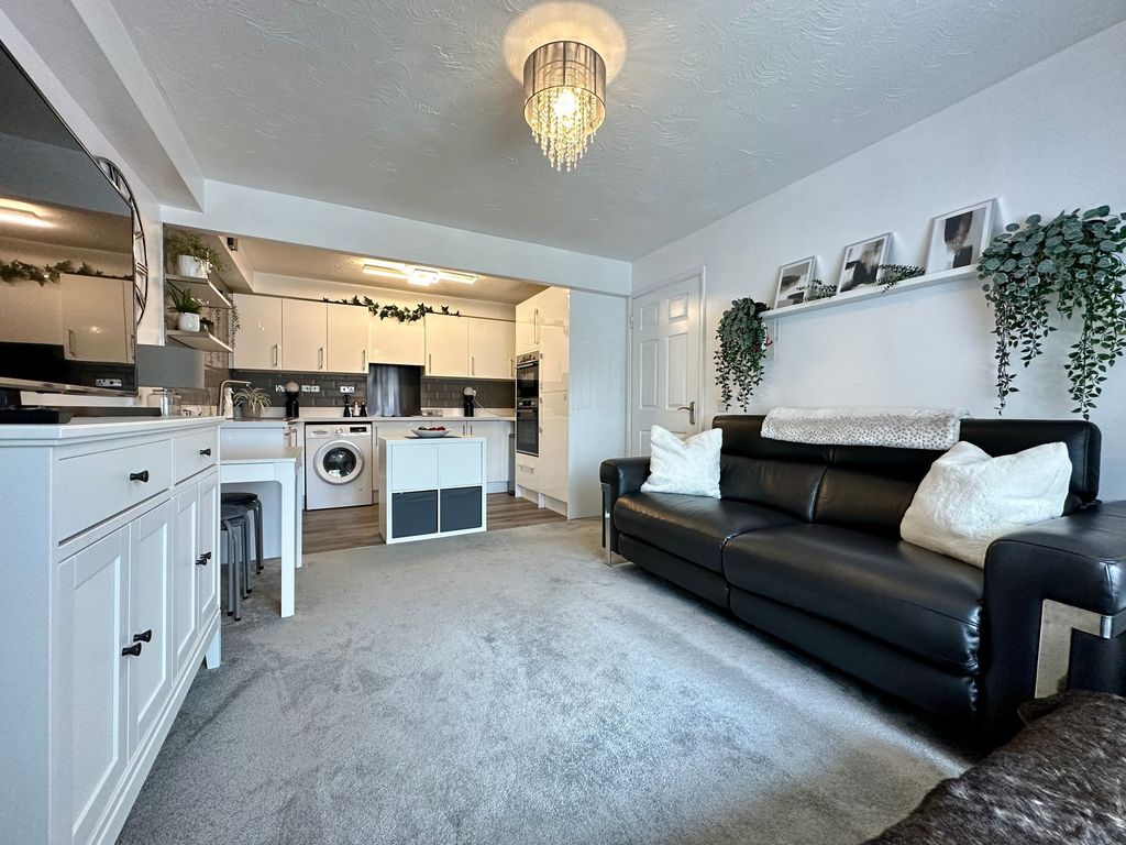 Property photo 1 of 11 Lounge