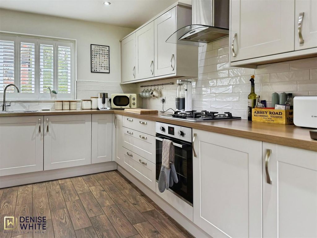 Property photo 3 of 35 Kitchen