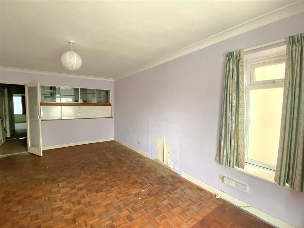 Property photo 3 of 10 2 Crispin Ct - Lounge2.Jpg