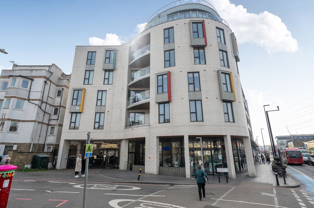 Property photo 1 of 12 1426127-18-69c12B...