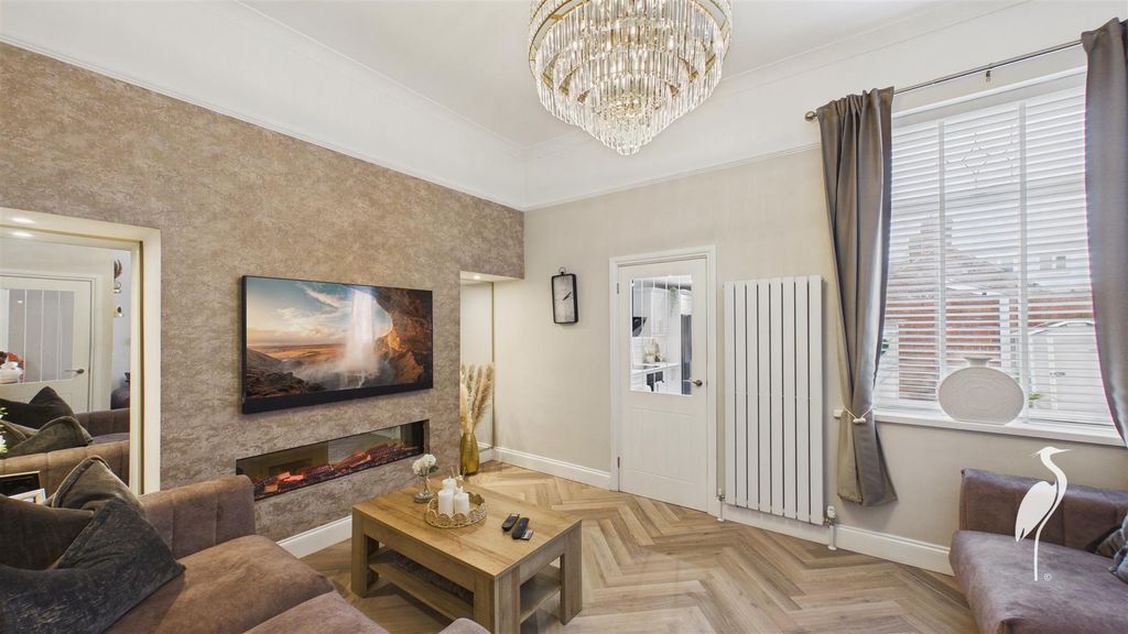 Property photo 2 of 20 Lounge