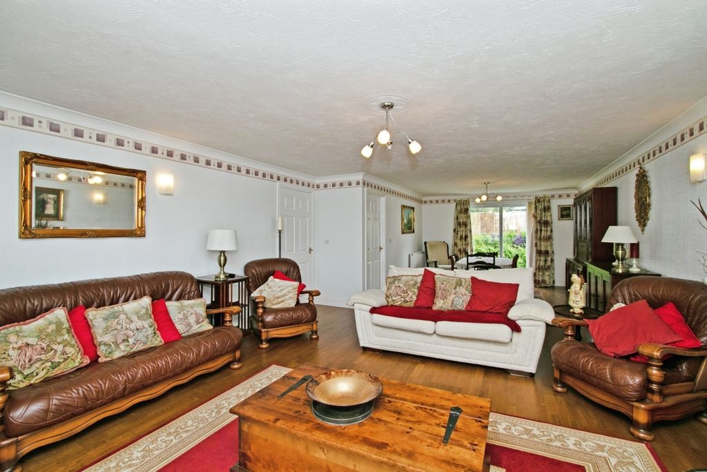 Property photo 2 of 14 Lounge