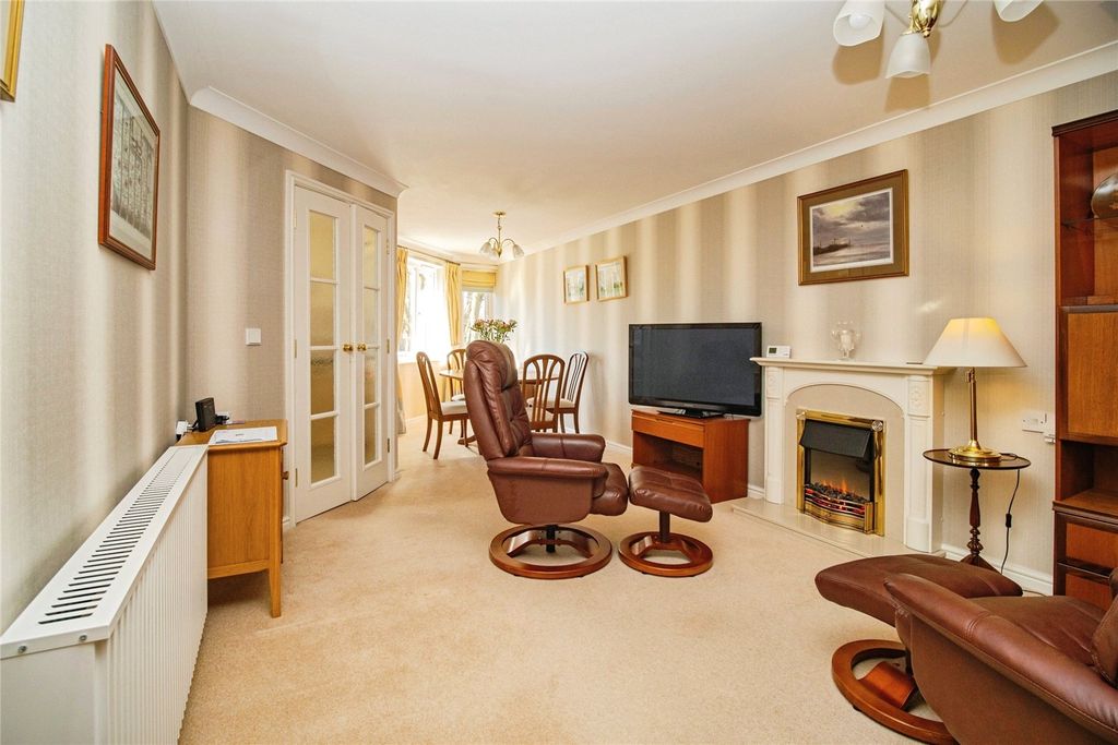 Property photo 2 of 12 Lounge