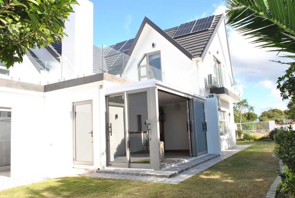 Property photo 2 of 35