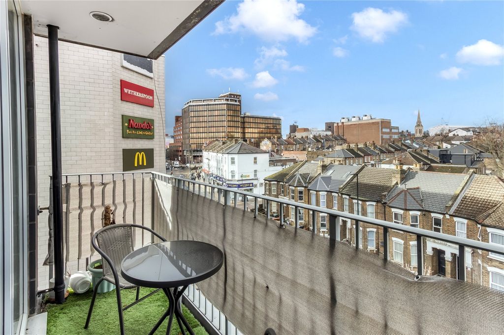 Property photo 2 of 24 Picture No. 23