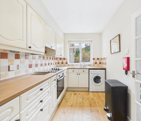 Property photo 1 of 5 2 Bed Flat