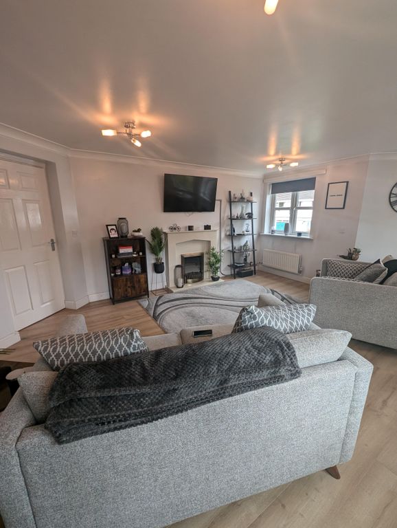 Property photo 3 of 6 Living Room