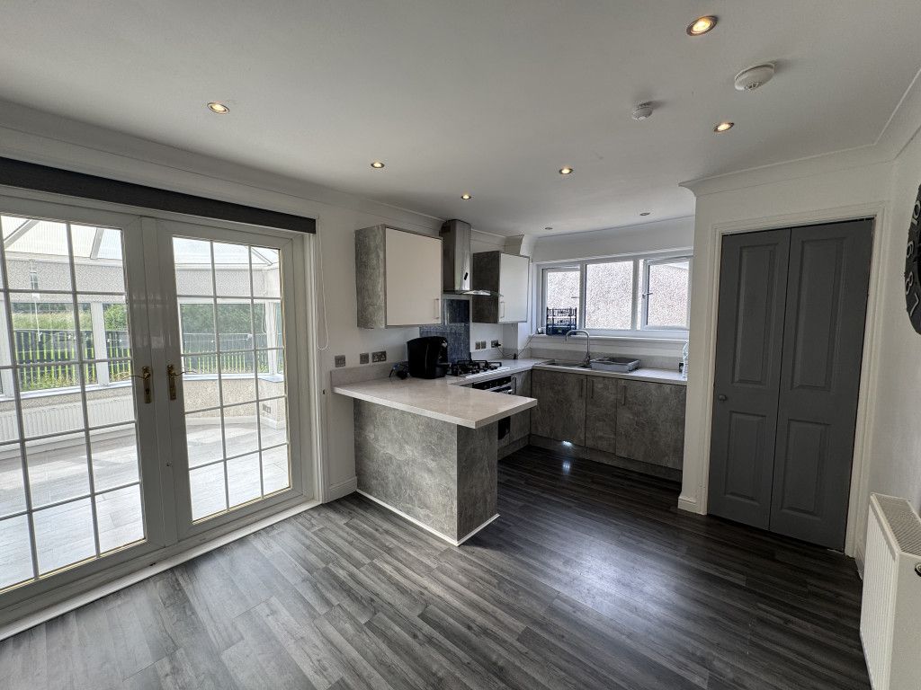 Property photo 3 of 32