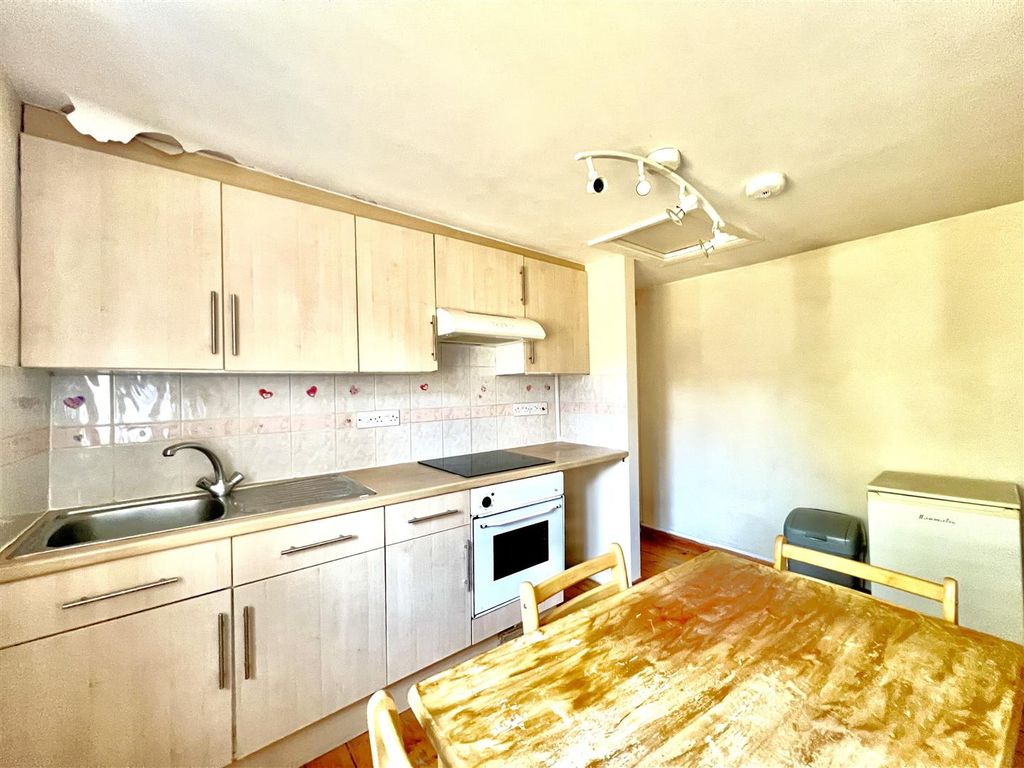 Property photo 3 of 6 Kitchen/ Diner