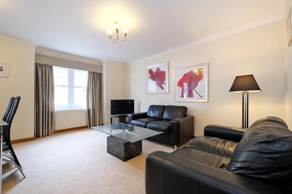 Property photo 2 of 12 Lounge