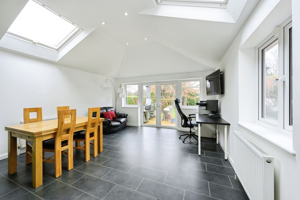 Property photo 3 of 19 Dining Area