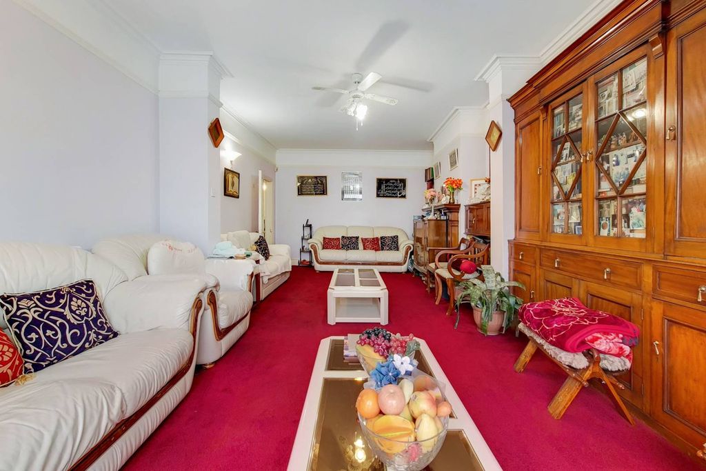Property photo 3 of 13