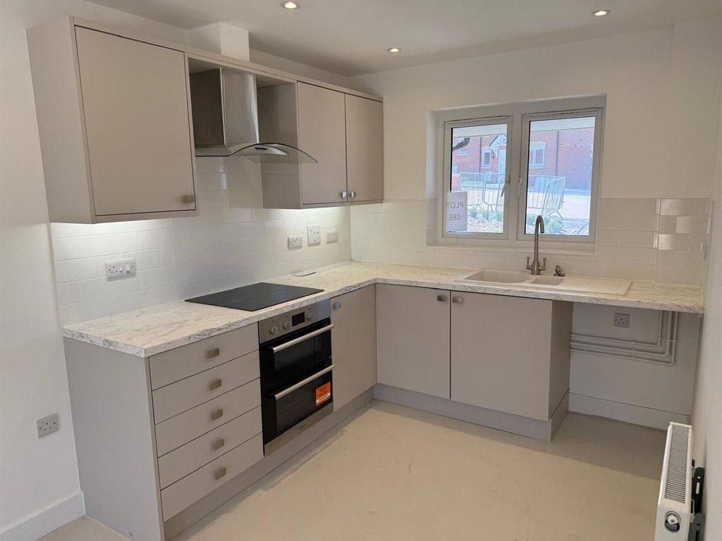 Property photo 3 of 6 486 Kitchen.Jpg