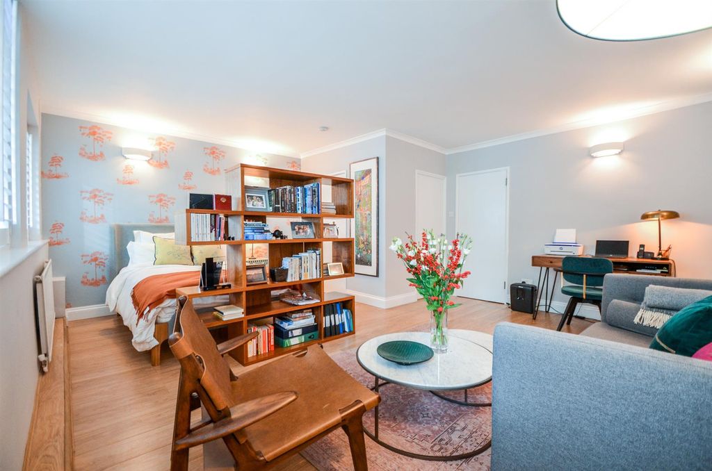 Property photo 2 of 8 Carroll House