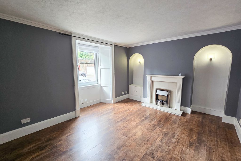 Property photo 2 of 33 20260913_144241