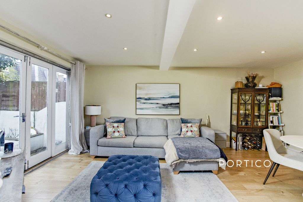 Property photo 2 of 11 Pbox-Img.Jpg