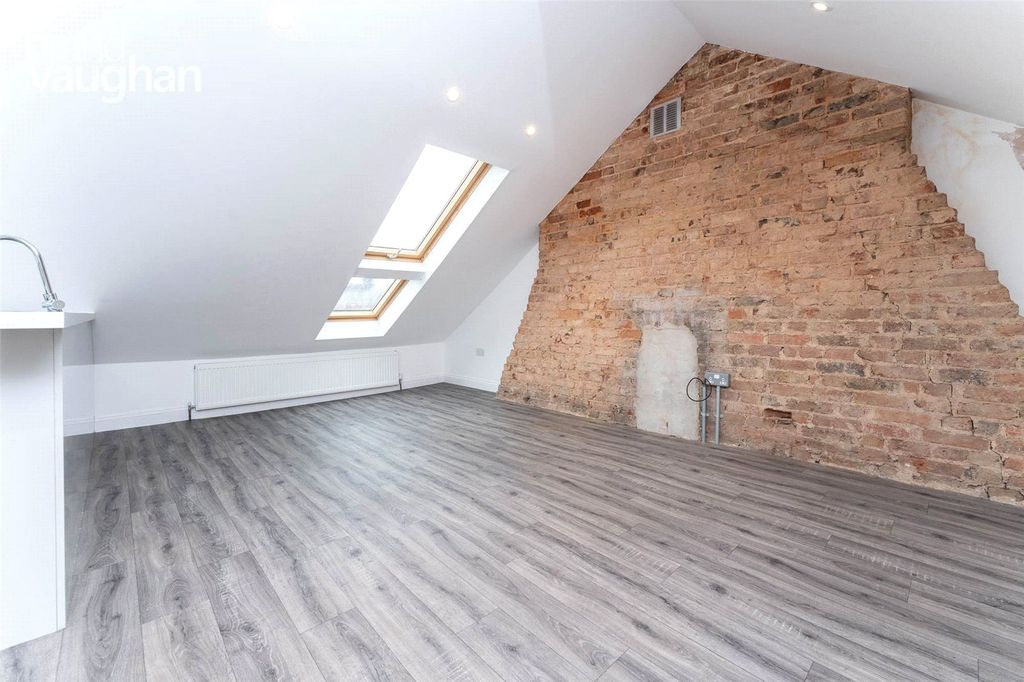 Property photo 3 of 14 Picture No. 11