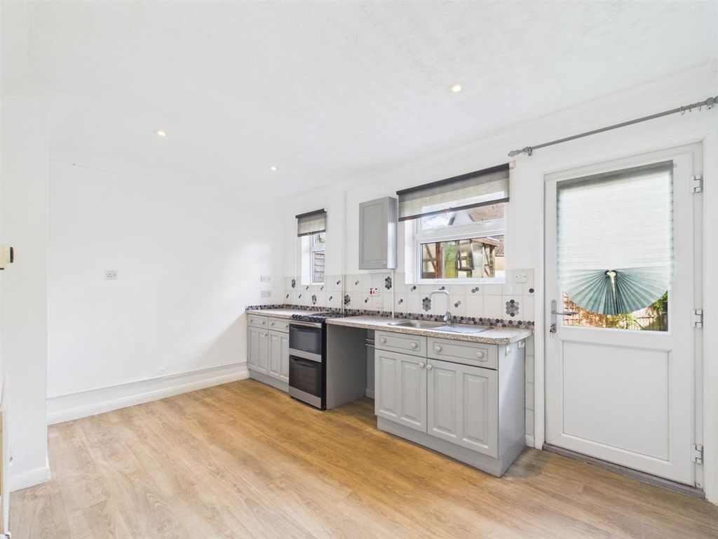 Property photo 3 of 10 Kitchen/Breakfast Room