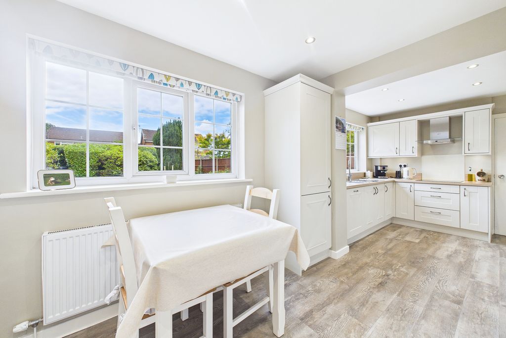 Property photo 3 of 20 Dining Kitchen