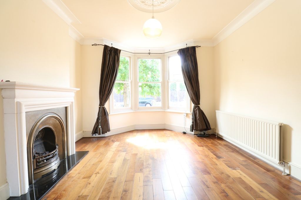 Property photo 2 of 17 4381332