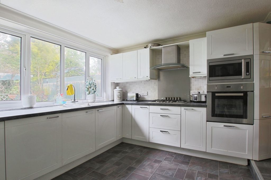 Property photo 3 of 15 3898228