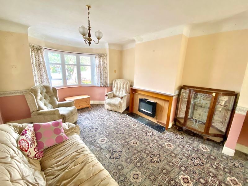 Property photo 2 of 16 Lounge
