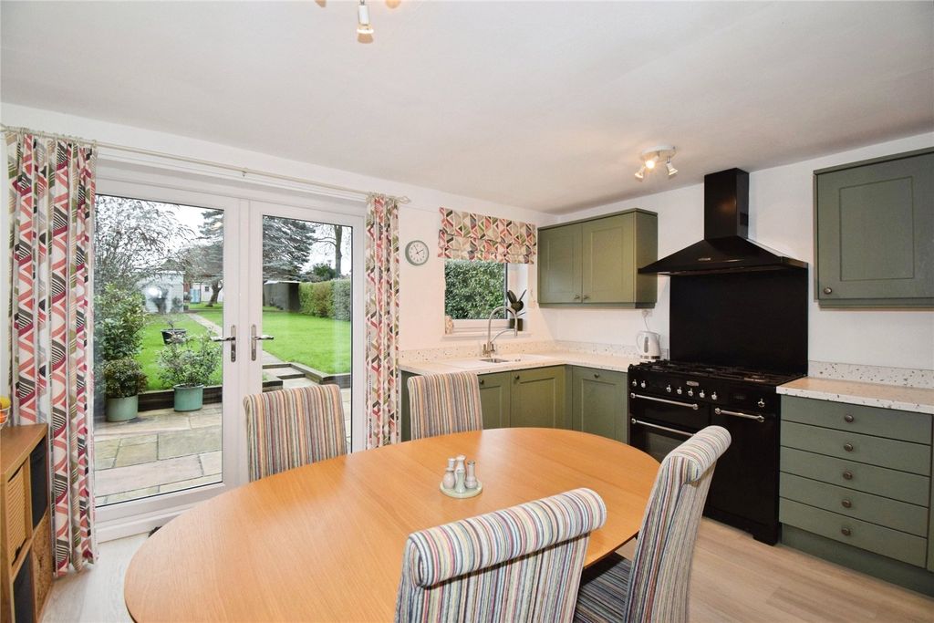 Property photo 3 of 27 Kitchen Diner